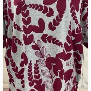 LuLaRoe NWT S Irma, High/Low hem,half sleeve; Grey w/ deep berry floral design.